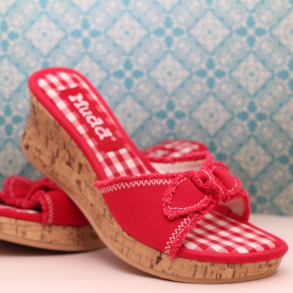 Mudd Shoes - LIKE NEW - Mudd Pookie Sandals - Red Plaid - 9.5M